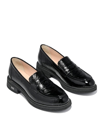 ELEGANT WOMEN'S LOAFERS IN BLACK MADE OF GENUINE LEATHER WITH LACQUERED COATING