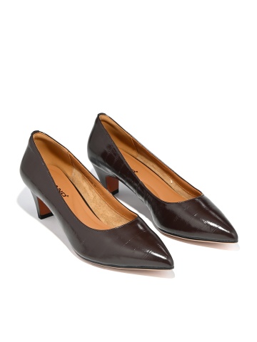 WOMEN'S SHOES MADE OF GENUINE LEATHER WITH PATENT COATING IN BROWN WITH CROCODILE PATTERN AND LOW HEEL