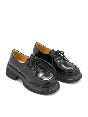 WOMEN'S LOAFERS MADE OF GENUINE LEATHER WITH LACQUERED COATING IN BLACK WITH DECORATIVE ELEMENT