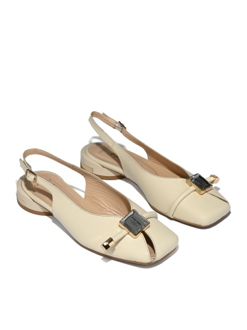 WOMEN'S LOW THICK HEEL SHOES MADE OF GENUINE LEATHER WITH LACQUERED COATING IN BEIGE WITH GOLDEN ELEMENTS