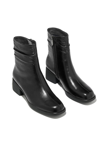 WOMEN'S BOOTS MADE OF GENUINE LEATHER IN BLACK WITH PLEATED EFFECT