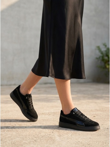 WOMEN'S SPORTS SHOES MADE OF NATURAL SUEDE IN BLACK