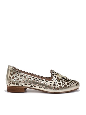 WOMEN'S SHOES MADE OF GENUINE LEATHER IN GOLDEN COLOR WITH EFFECTIVE PERFORATION