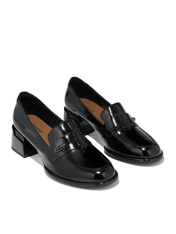 WOMEN'S SHOES MADE OF GENUINE LEATHER WITH LACQUERED COATING IN BLACK WITH DECORATIVE ELEMENT