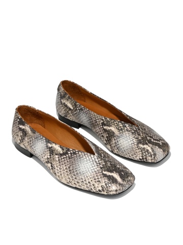 WOMEN'S SHOES MADE OF GENUINE LEATHER WITH PYTHON PRINT AND LOW HEEL