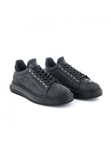 Men's sports shoes