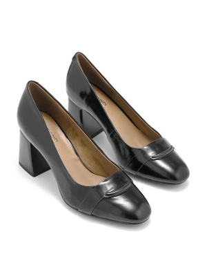 WOMEN'S SHOES MADE OF GENUINE LEATHER WITH LACQUERED COATING IN BLACK COLOR