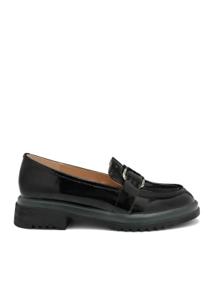 WOMEN'S LOAFERS MADE OF GENUINE LEATHER WITH LACQUERED COATING IN BLACK WITH ELEGANT BUCKLE