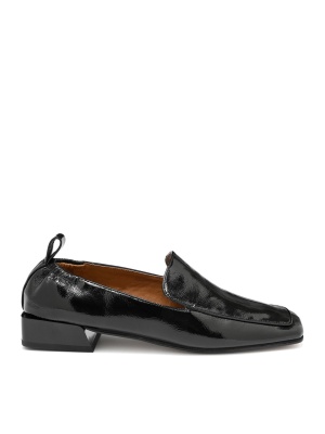 WOMEN'S LOAFERS MADE OF GENUINE LEATHER WITH LACQUERED COATING IN BLACK COLOR