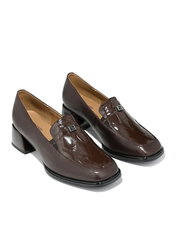 WOMEN'S SHOES MADE OF GENUINE LEATHER AND LACQUER IN BROWN COLOR