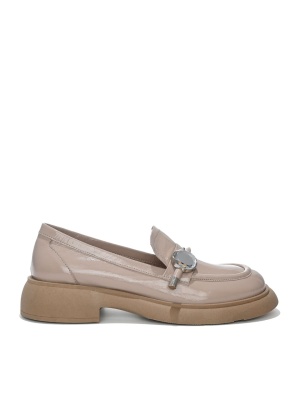 WOMEN'S LOAFERS MADE OF GENUINE LEATHER WITH LACQUERED COATING IN BEIGE COLOR