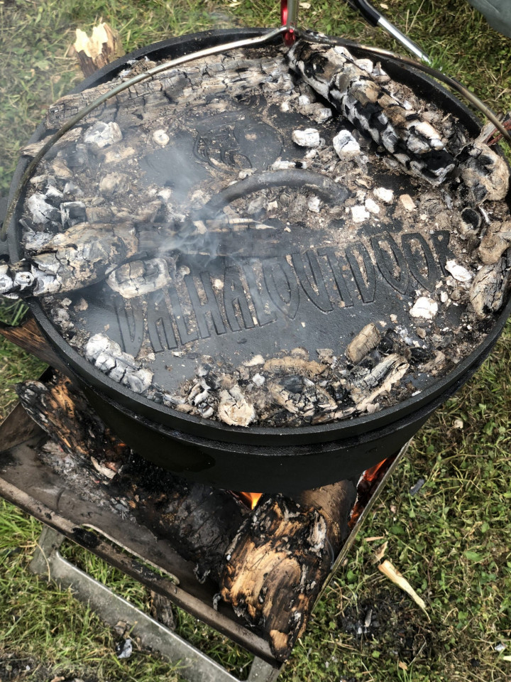 https://c.cdnmp.net/266790977/p/l/4/dutch-oven-12l-sa-nogicama-valhal-outdoor~3594.jpg