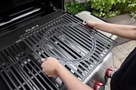 Roštilj na plin Weber Spirit SP-435 sa 4 gorionika i kuvalom
