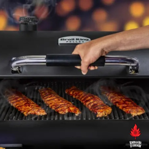 Low and Slow na "Broil King Crown™ Pellet 500" Smokeru