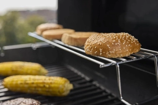 Plinski roštilj Weber Spirit SP-435 za pečenje burgera