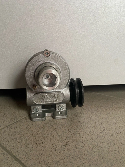 Stoni reduktor za bušilicu R-22