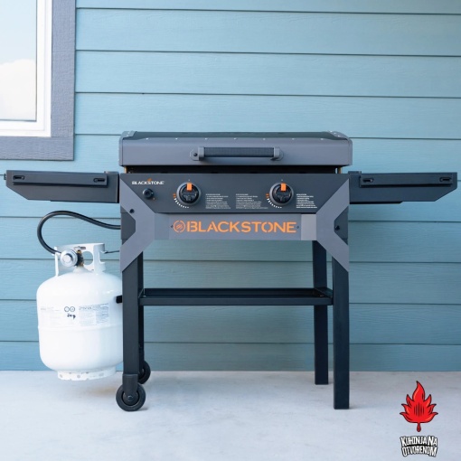 Blackstone Iron Forged 28″ gasna plancha u dvorištu