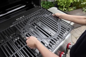 Roštilj na plin Weber Spirit SP-435 sa 4 gorionika i kuvalom