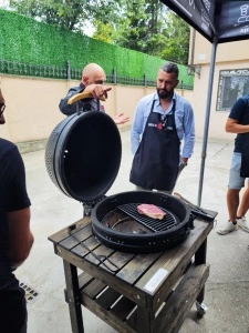 Iznajmljivanje roštilja - keramički roštilj Kamado Bono Grande 59cm Black