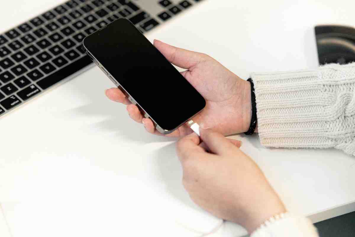 De ce se încălzește telefonul la încărcat: cauze, soluții rapide și sfaturi utile