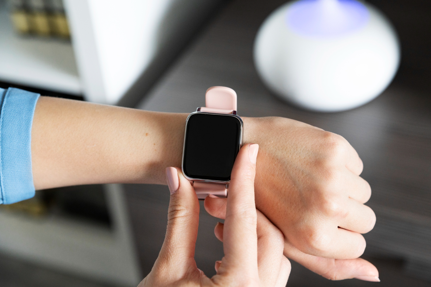 De ce nu se încarcă Apple Watch-ul tău + ce poți face pentru a remedia problema