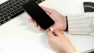 De ce se încălzește telefonul la încărcat: cauze, soluții rapide și sfaturi utile