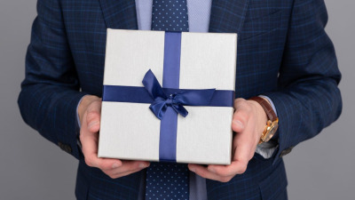 Cadouri corporate de succes - ghid pentru alegerea unor daruri perfecte pentru colegi sau șefi