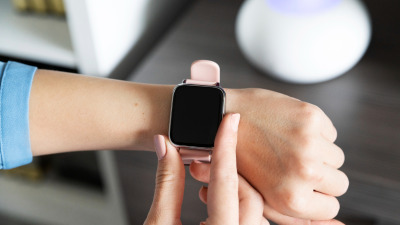 De ce nu se încarcă Apple Watch-ul tău + ce poți face pentru a remedia problema