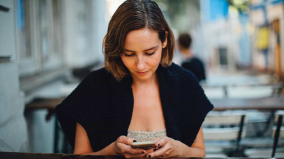 Care sunt cele mai recomandate folii pentru iPhone în 2025? TOP 6 modele dintre care poți alege
