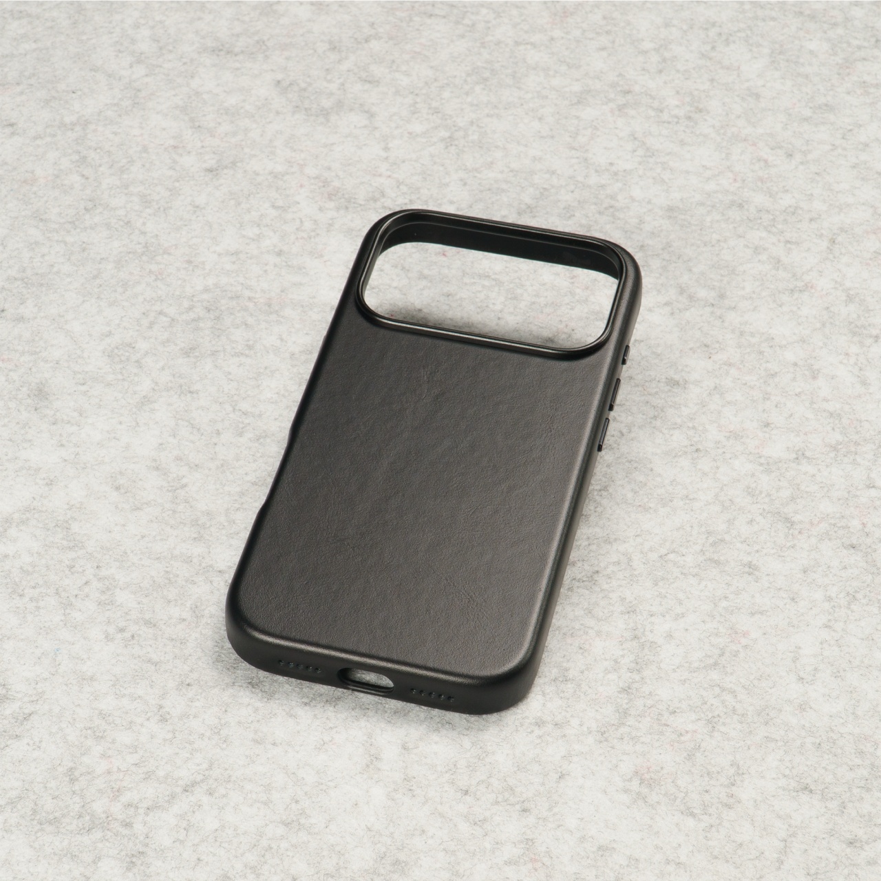 Husa leatherUP Class MagSafe pentru iPhone 17 Pro
