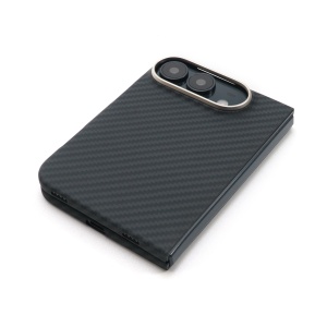 Ecranul interior al iPhone Duo, cu husa Vetter Kevlar pe margini