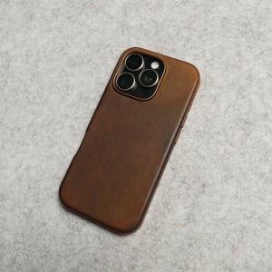 Husa pentru iPhone 16 Pro, leatherUP Patina, Natural Finish, MagSafe Compatible - vetter.store