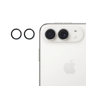 Cele doua inele de protectie pentru lentile, langa modulul foto al unui iPhone Duo alb