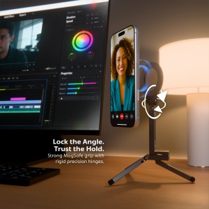 Vetter MagMaster pe trepied langa un monitor de editare video, cu telefonul in modul portret
