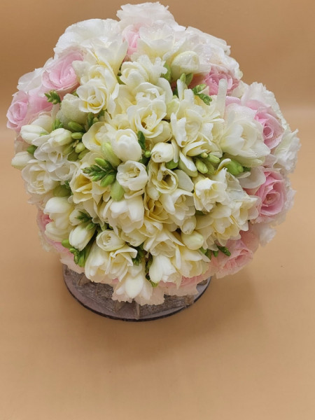 Buchet de mireasa cu trandafiri, frezie, lisianthus - Img 2