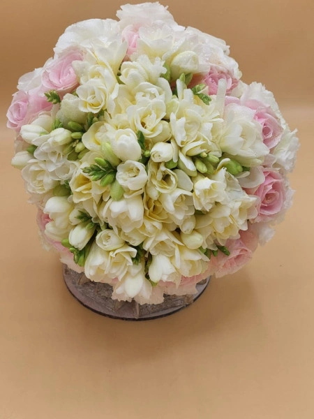 Buchet de mireasa cu trandafiri, frezie, lisianthus - Img 2