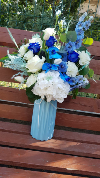 aranjament-floral-albastru-1
