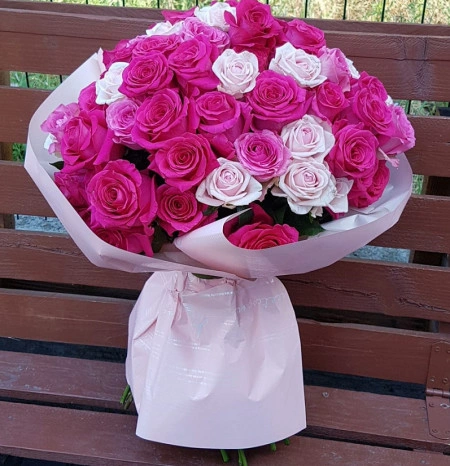 Buchet-81-trandafiri-roz