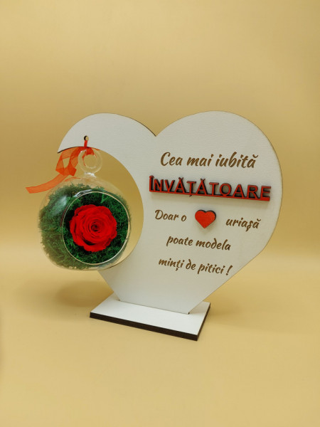 Inima cu trandafir criogenat pentru doamna Învățătoare