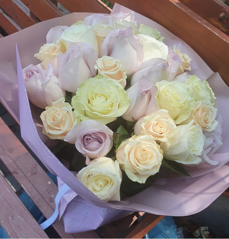 buchet-33-trandafiri-pastel-2