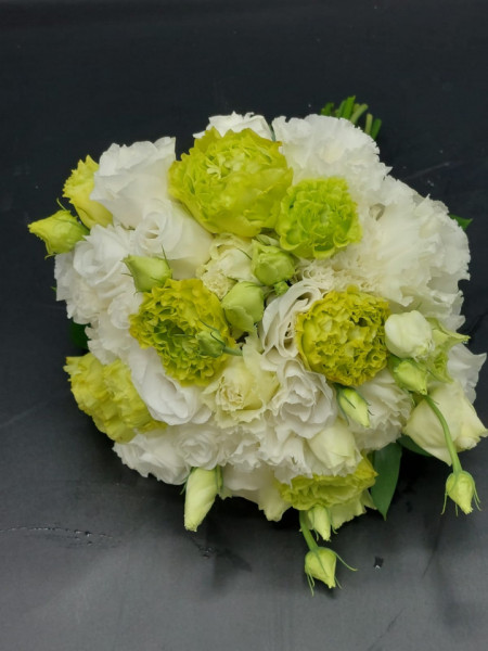 Buchet de mireasa cu eustoma