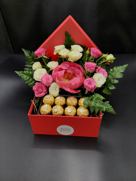 Cutie Cadou cu Praline si flori - Img 2