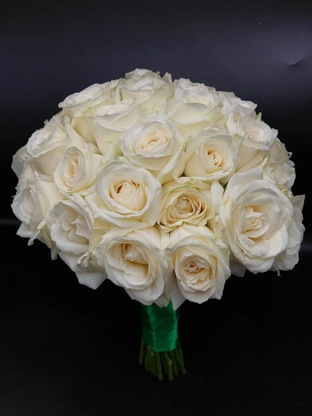 buchet mireasa trandafiri albi