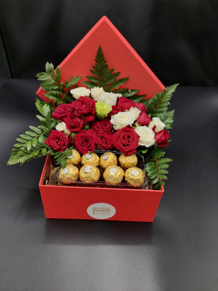Cutie Cadou cu Praline si flori - Img 3