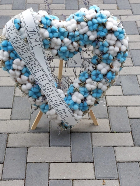 Inima funerara cu bumbac si gipsophilla - Img 2