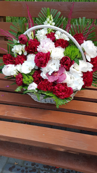 Aranjament floral în Cos cu bujori - Img 2