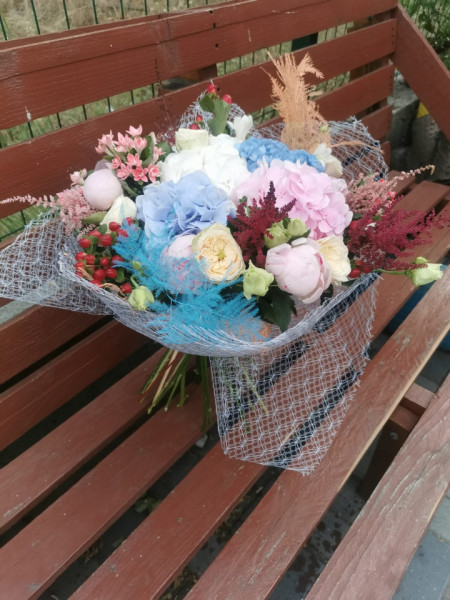 buchet-flori-mix-colorat-hortensii-1