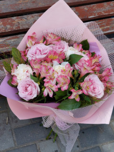 Buchet cu flori roz