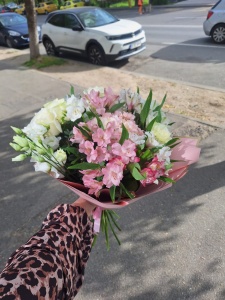 Buchet delicat cu nuante de roz