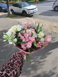 Buchet delicat cu nuante de roz
